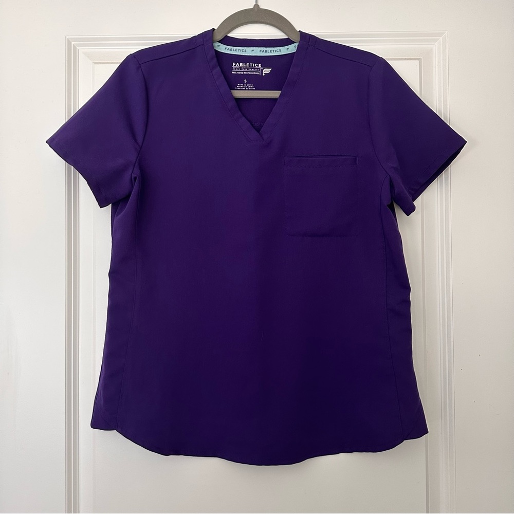 FABLETICS Purple Scrub Set